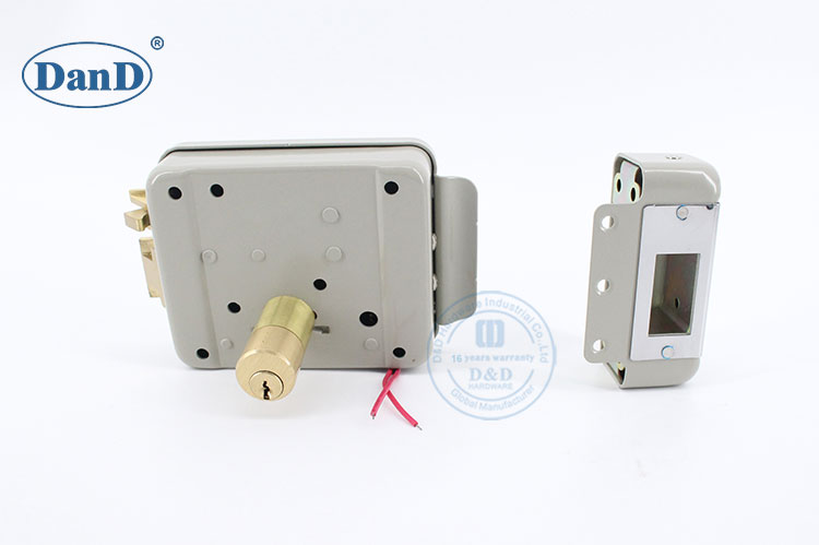 أقفال حافة الباب