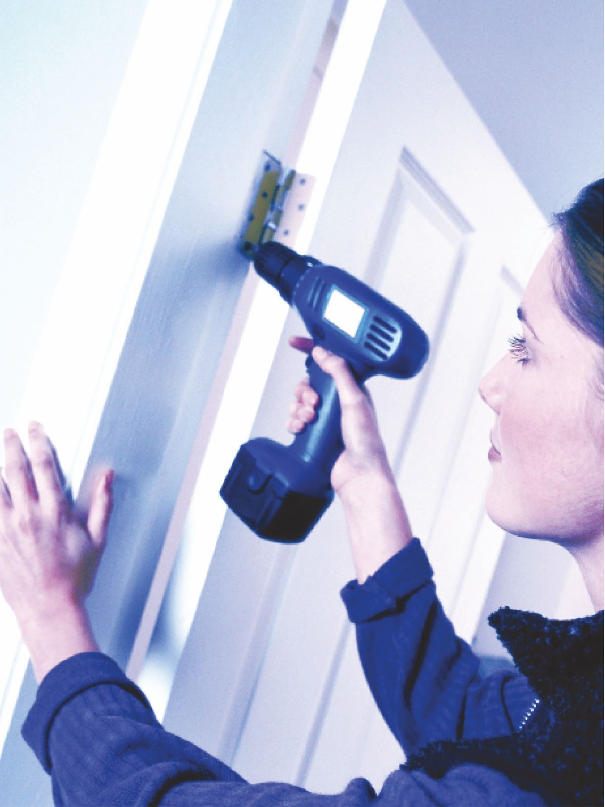 كيفية تحديد وتثبيت مفصلات الباب بشكل صحيح